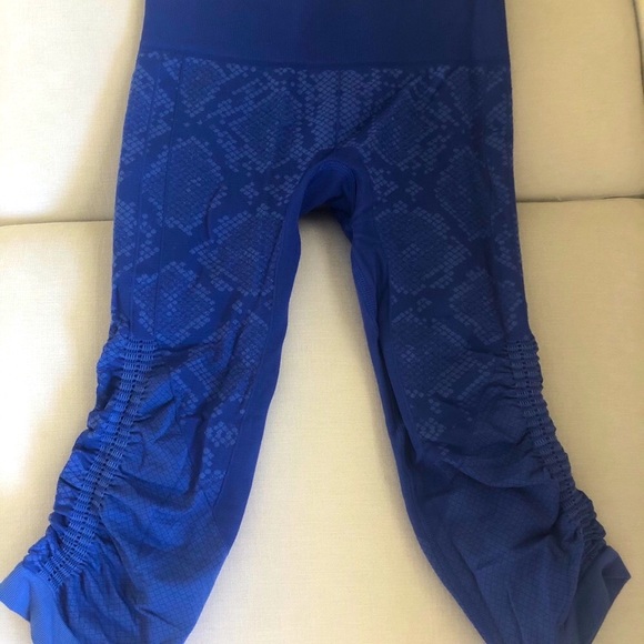 Lululemon In The Flow Crops - Picture 8 of 12